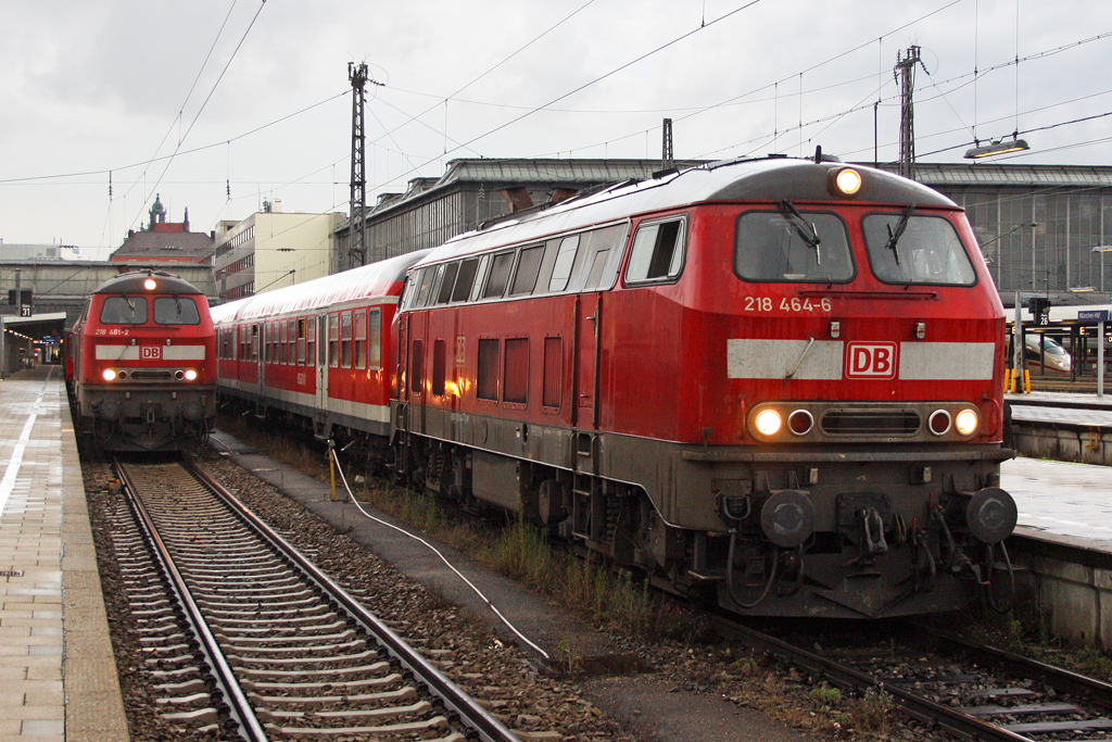 Die 218 464-6 und 218 461-2 in M�nchen Hbf am 02,08,10