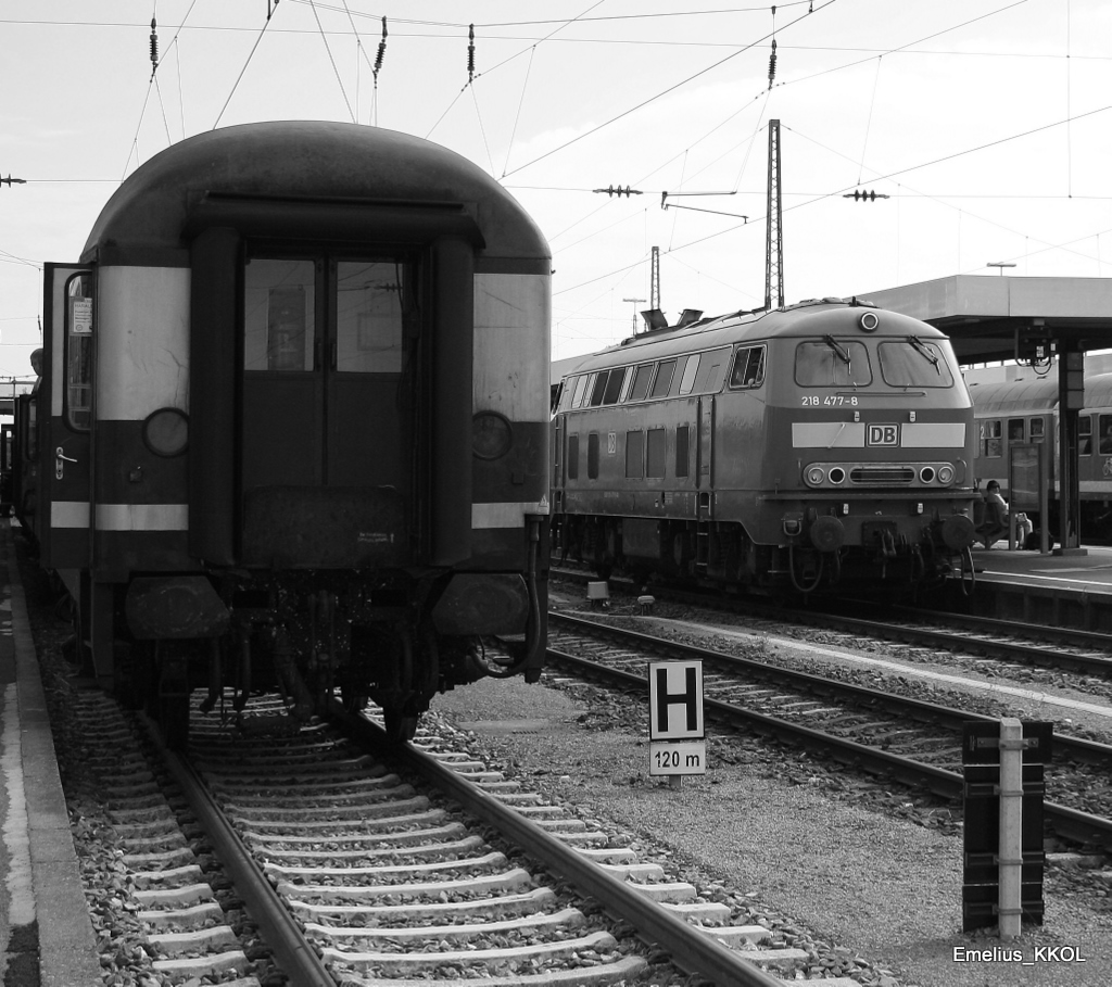 Die 218 477 lies die 01 118 am Zugschluss weiter ausk�hlen und setzte am 04.09.2010 im Schweinfurter Hbf um.
