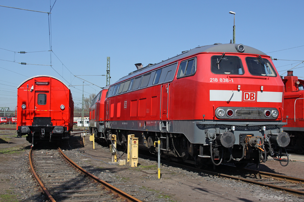 Die 218 838-1 abgestellt in K�ln am 06,04,10     ++