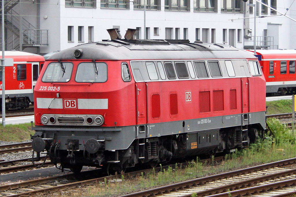 Die 225 002-5 in Aschaffenburg am 18,08,10