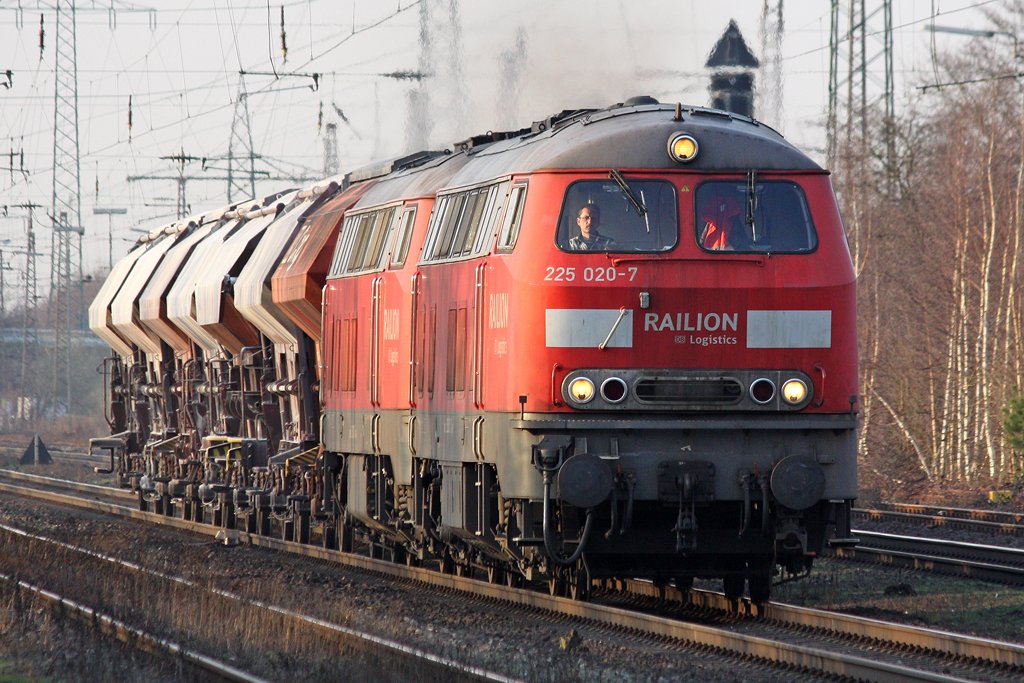 Die 225 020-7 auf dem weg nach W�lfrath in Ratingen Lintorf am 22,03,10