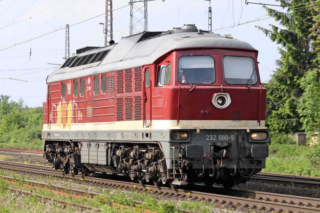Die 232 088-5 in Ratingen Lintorf am 21,05,10