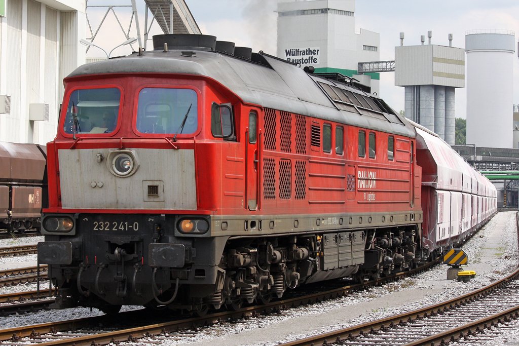 Die 232 241-0 beim der Abfahrt im Rheinkalk Werk W�lfrath am 14,07,09