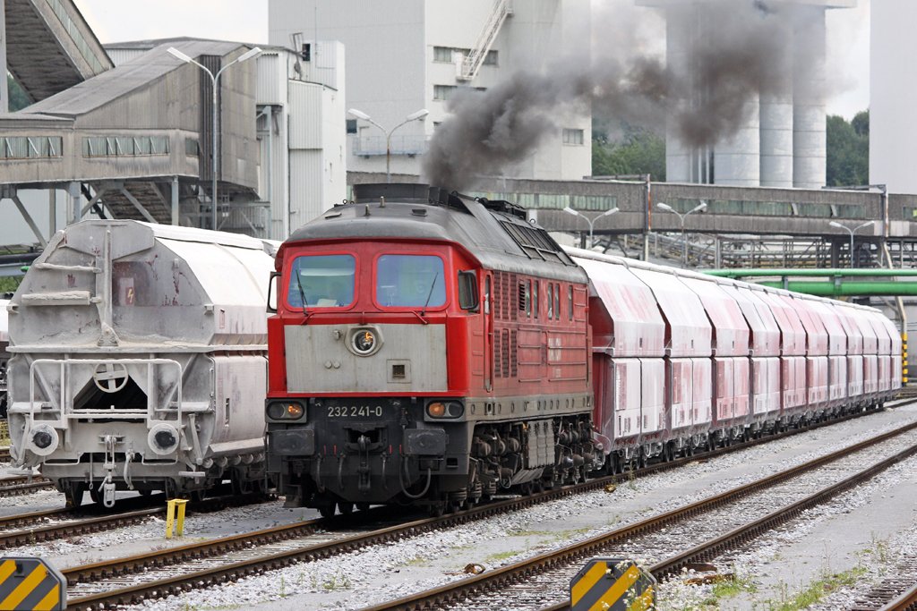 Die 232 241-0 beim Anlassen im Rheinkalk Werk W�lfrath am 14,07,09