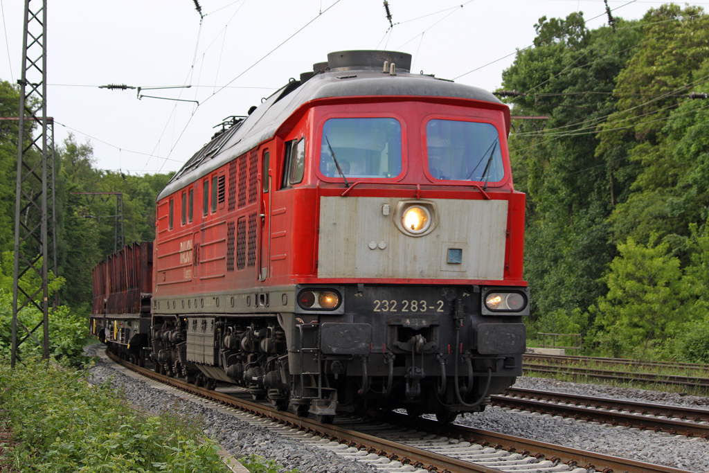 Die 232 283-2 in Duisburg Neudorf am 25,05,10