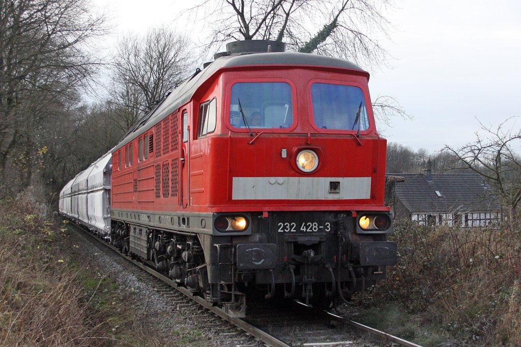 Die 232 428-3 bei der Einfahrt in W�lfrath Flandersbach , am 02,12,09