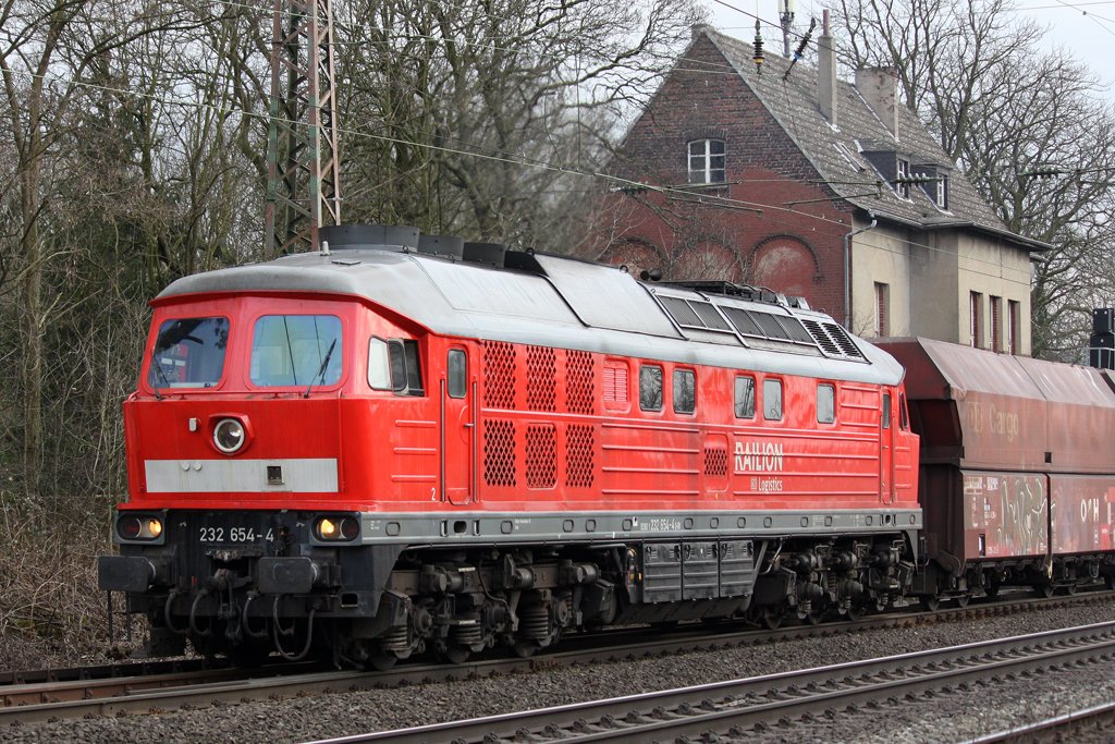 Die 232 654-4 mit einen Kalkzug aus W�lfrath in Ratingen Lintorf am 19,03,10