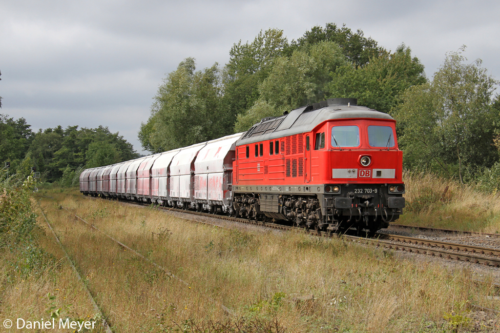 Die 232 703-9 mit dem leeren Kalkzug in W�lfrath Flandersbach am 14,09,12