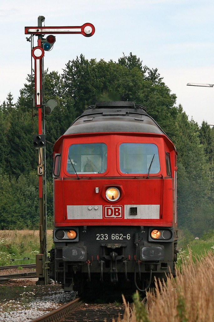 Die 233 662-6 bei der Einfahrt in T�ssling am 02,08,10