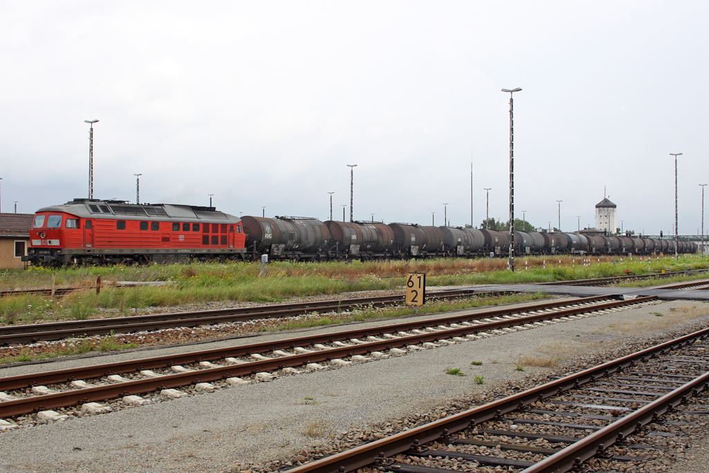 Die 233 662-6 in M�hldorf am 03,08,10