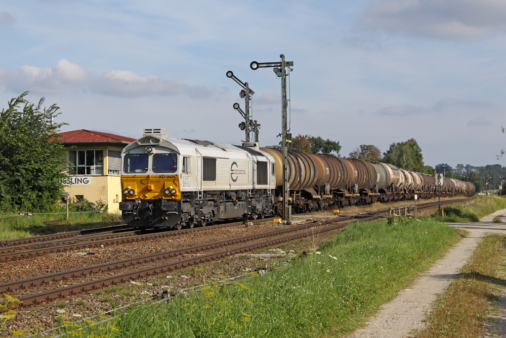 Die 247 043-3 in T�ssling am 01,08,11