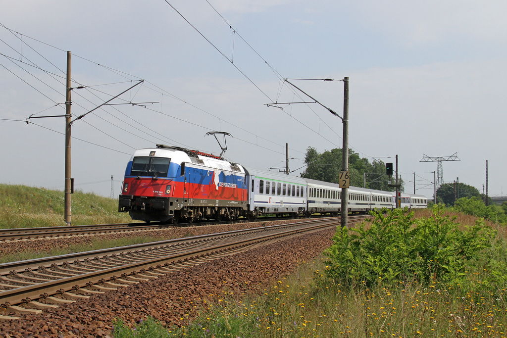 Die 370 002 mit dem Berlin-Warszawa-Express EC 46 nach Berlin in Frankfurt (Oder) Rosengarten am 28,07,12