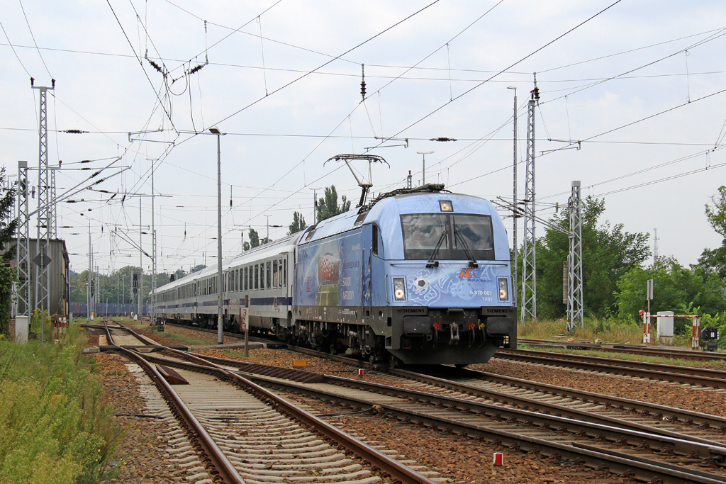 Die 370 007 auf dem Weg nach Polen in Frankfurt (Oder) Grenzbahnhof am 22,08,12