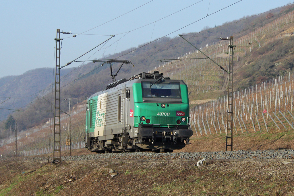 Die 437017 Lz in Pommern (Mosel) am 29,01,11