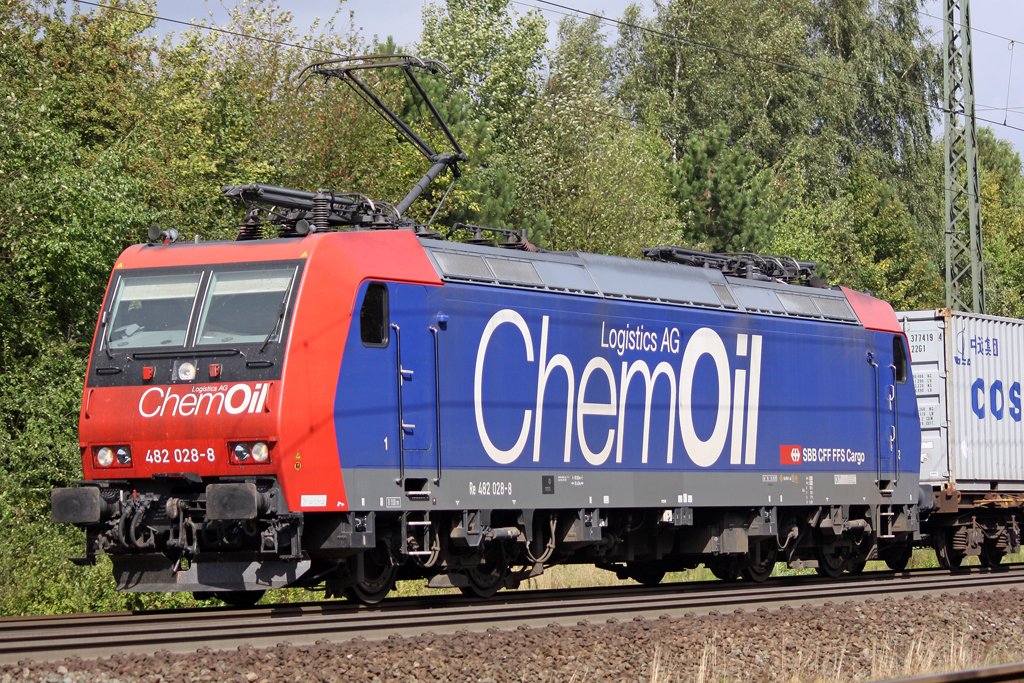 Die 482 028-8 mit ChemOil beschriftung in Spr�tze, am 06,09,09 