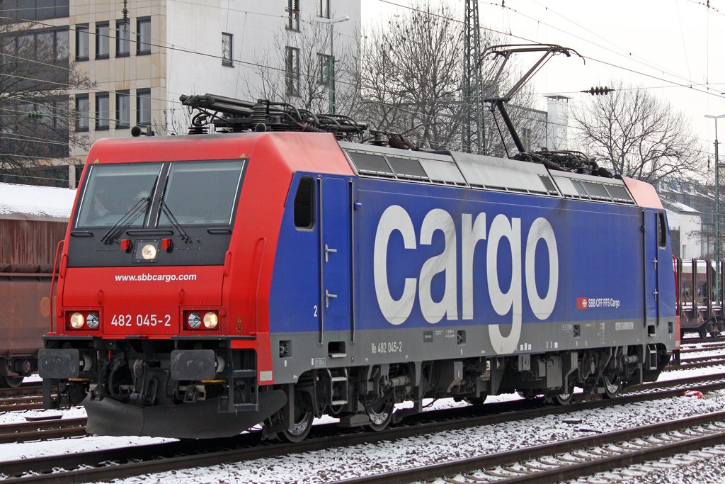Die 482 045-2 der SBB in K�ln West am 06,01,10