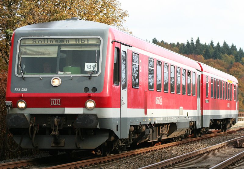Die 628-499 hier bei der Einfahrt in Solingen Schaberg am 25.10.09
