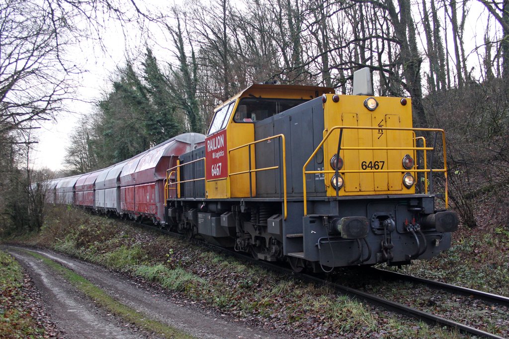 Die 6467 von Railion NL bei der Ausfahrt aus dem Rheinkalk Werk W�lfrath , am 07,12,09