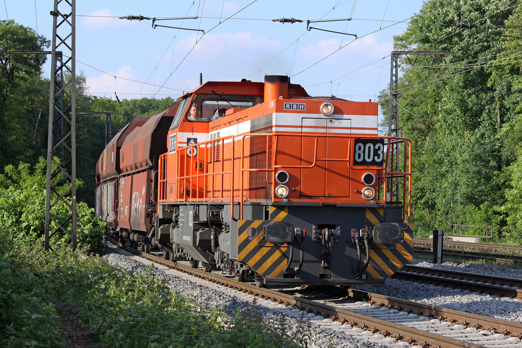 Die 803 der RBH in Duisburg Neudorf am 28,05,10