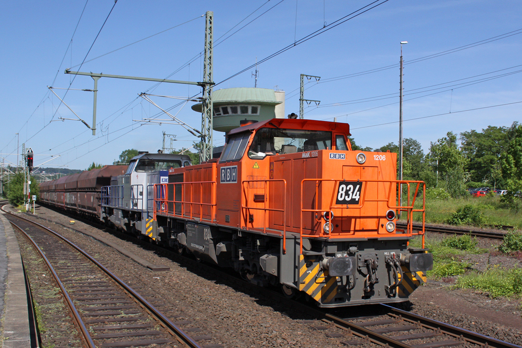 Die 834 der RBH in Wuppertal Vohwinkel am 16,06,10