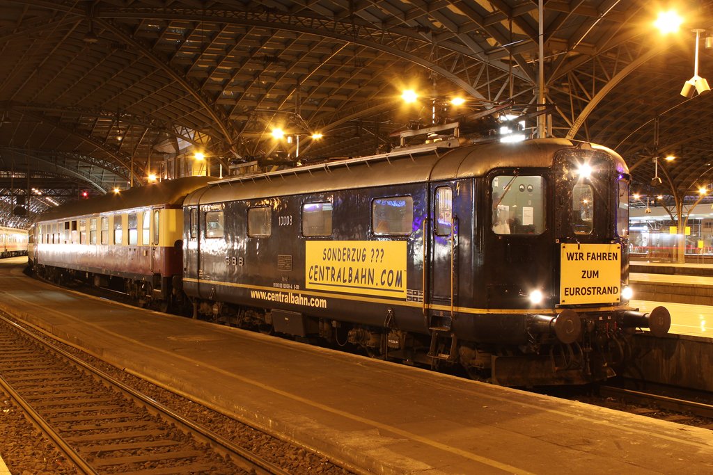 Die Centralbahn 10008 Re 4/4 mit einen Partyzug in K�ln Hbf am 28,02,10