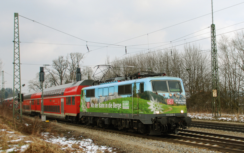 Die DAV war an Ostern wieder flei�ig unterwegs zwischen M�nchen und Salzburg. 111 039-4, aufgenommen am 01.04.13, in A�ling.