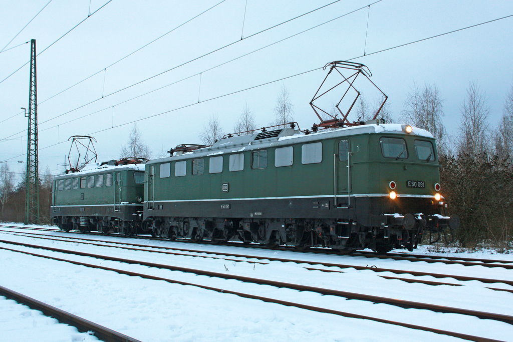 Die E50 091 und E40 128 in Koblenz L�tzel am 30,12,10