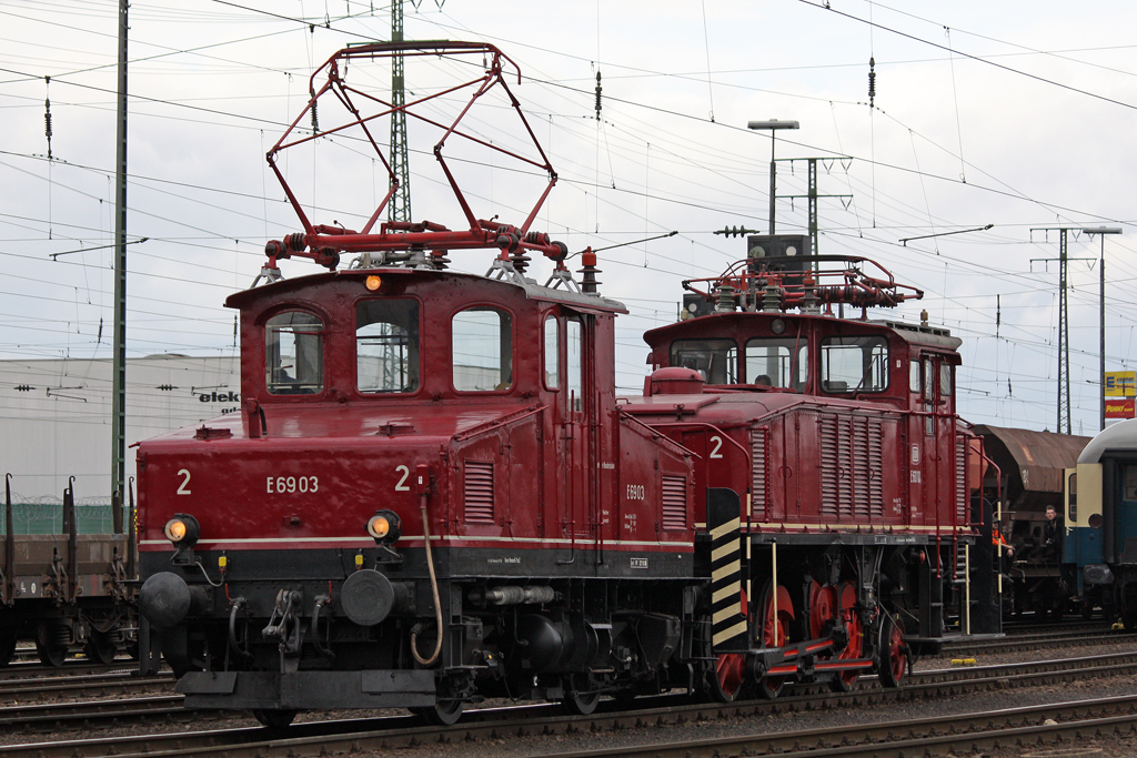 Die E69 03 und E60 10 bei der Lokparade in Koblenz-L�tzel am 03,04,10