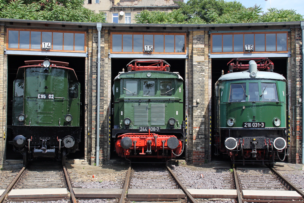 Die E95 02 , 244 108-7 und 218 031-3 im DB Museum Halle (Saale) am 02,07,10