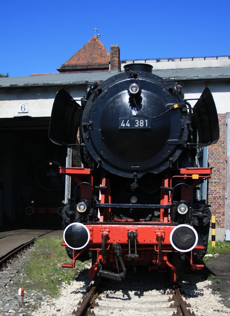 Die einzigen in Bundesbahnlok gehaltenen Lok im Bayerischen Eisenbahn Museums waren die 44 381 und 50 778 am 05.06.2010
