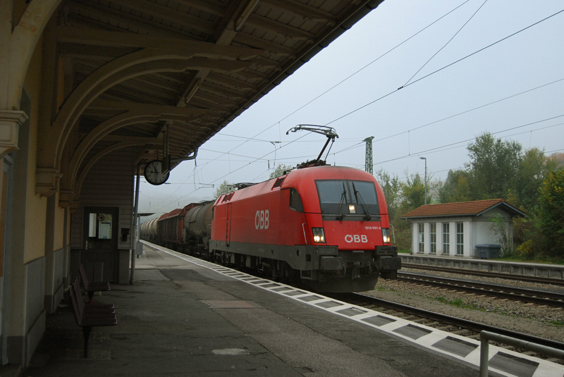 Die  Erste , 1016 001-8, aufgenommen am 12.10.12,in A�ling.