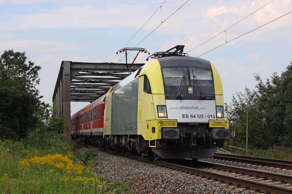 Die ES 64 U2-013 ( 182 513 ) in Schkopau am 18,08,11