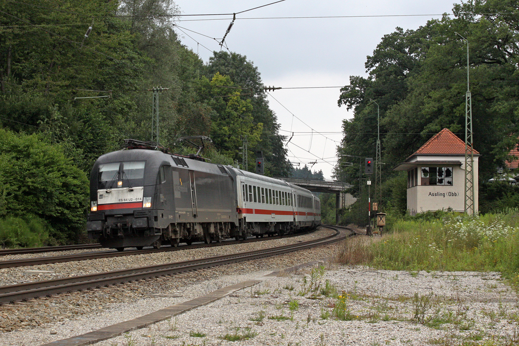 Die ES 64 U2-014 in A�ling (Oberbay) am 30,07,11 