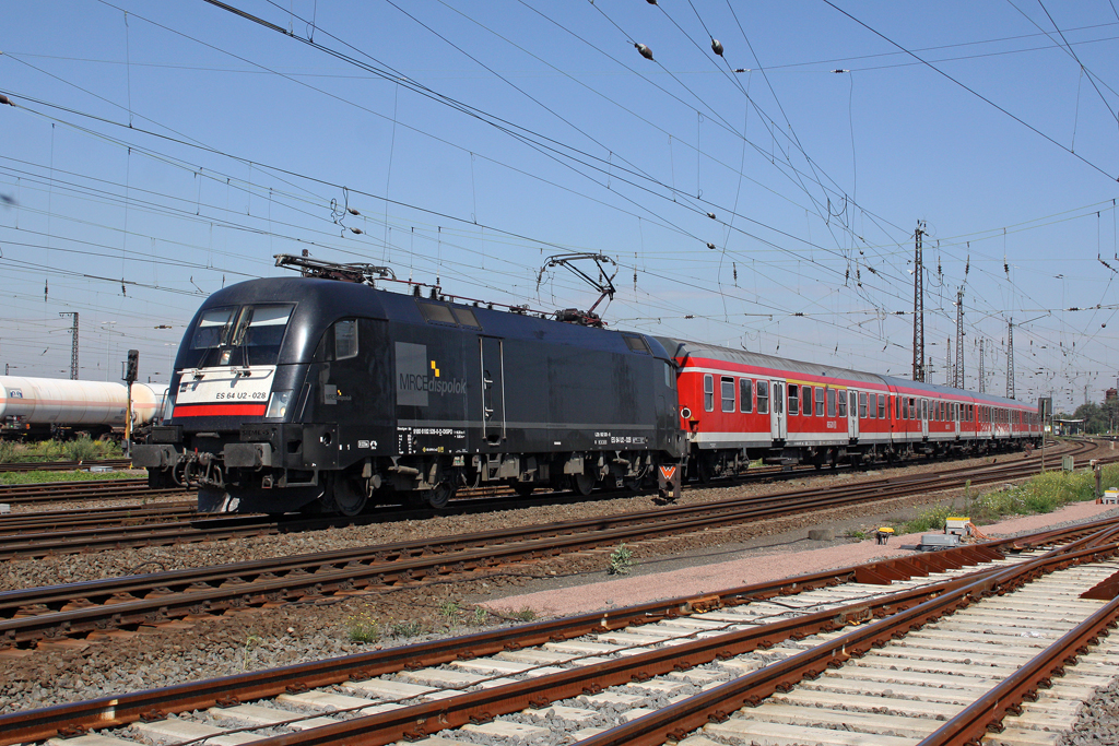 Die ES 64 U2-028 ( 182 528-0 ) in Gro�korbetha am 18,08,11