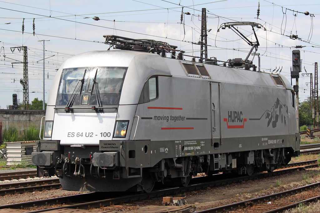 Die ES 64 U2-100 (182 600-7) in Gro�korbetha am 06,07,10