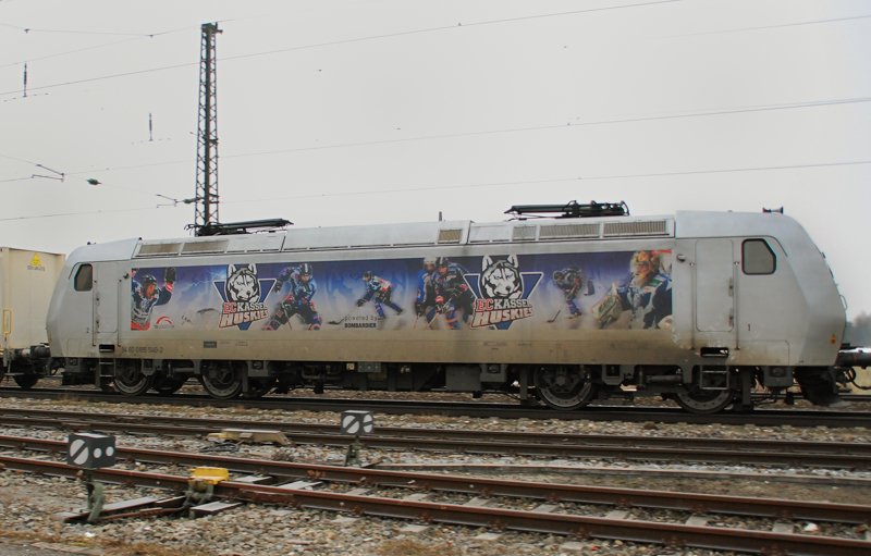 Die Kassel Huskies, 185 540-2! Aufgenommen als Zweitlok eines G�terzuges am 09.02.10, bei der Durchfahrt durch Gersthofen, Strecke Augsburg-Donauw�rth.