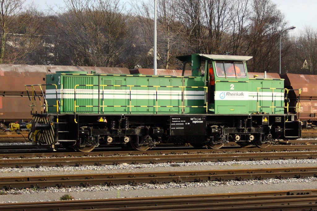 Die Lok 2 von Rheinkalk W�lfrath rangiert im Werk W�lfrath , am 07,12,09
