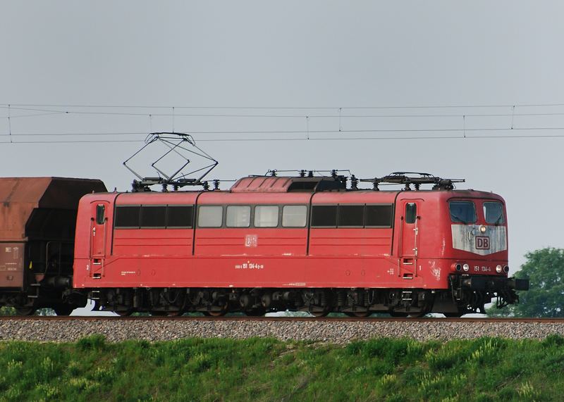 Die Lok mit dem gro�en Latz! 151 134-4 aufgenommen am 13.05.11, kurz vor Burgau.