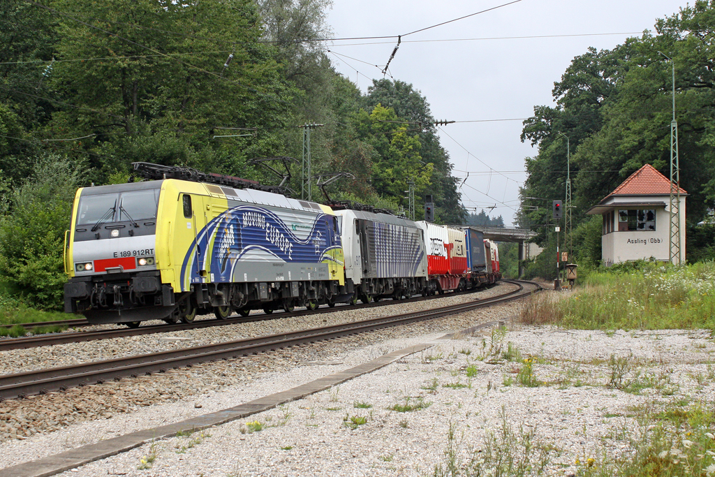 Die Lokomotion E 189 912 RT und 189 917 in A�ling (Oberbay) am 30,07,11 