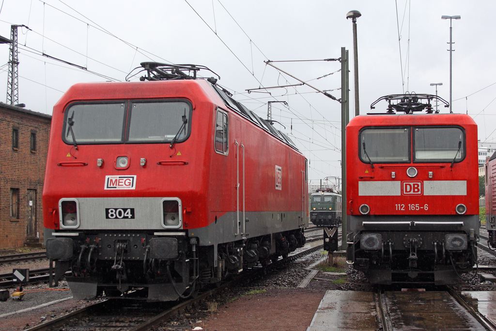 Die MEG 804 ( 156 004-4 ) und 112 165-6 beim Sommerfest im DB Museum / DB Regio Werk Halle (Saale) am 02,07,11