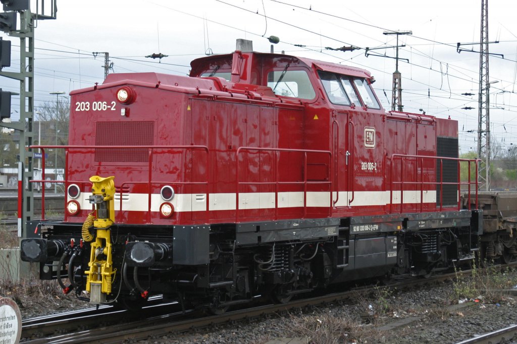Die neue EfW 203 006-2 am 4.4.10 bei Bauarbeiten in Duisburg Hbf