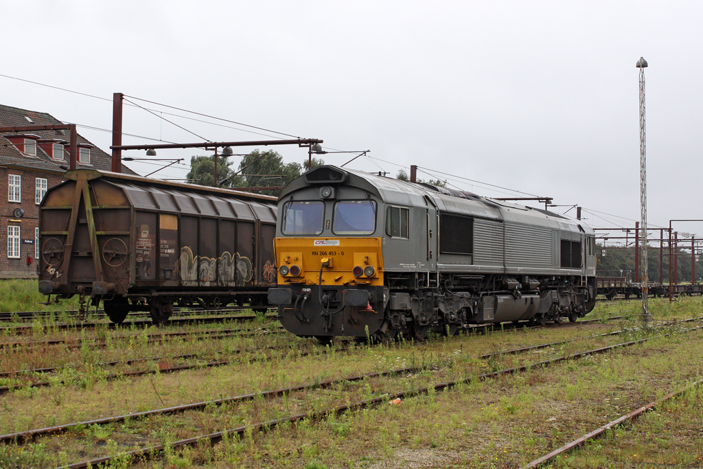 Die RN 266 453-0 in Padborg am 05,08,11