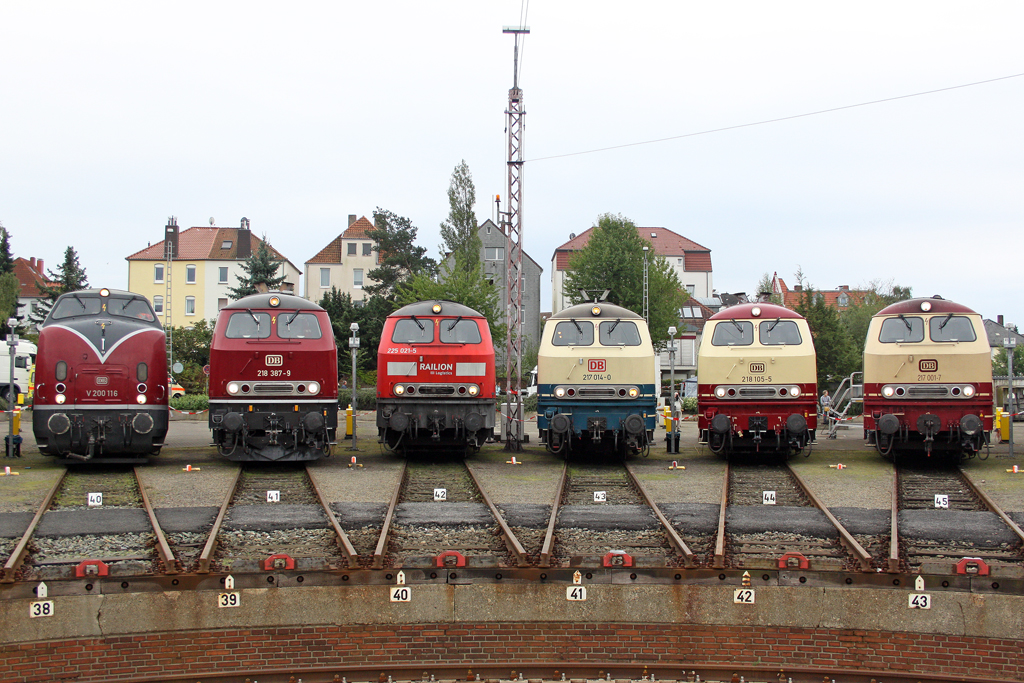 Die V200 116 , 218 387-9 , 225 021-5 , 217 014-0 , 218 105-5 und 217 001-7 beim BW Fest Osnabr�ck am 19,09,10