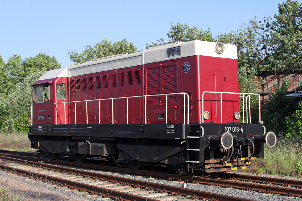 Die V75 018 / 107 018-4 im BW von Railsystems in Gotha am 24,05,11