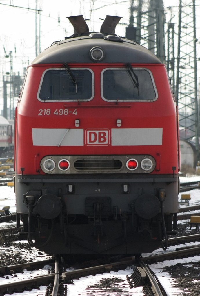 Die vorletzt gebaute 218er der DB. Es handelt sich um 218 498-6. Sie verl�sst mit einer Hammer Dr�hnug und einer leichten Dieselfanne den Frankfurter Hbf gen Bad Vilbel bzw- Frankfurter Berg.

Patrick E.