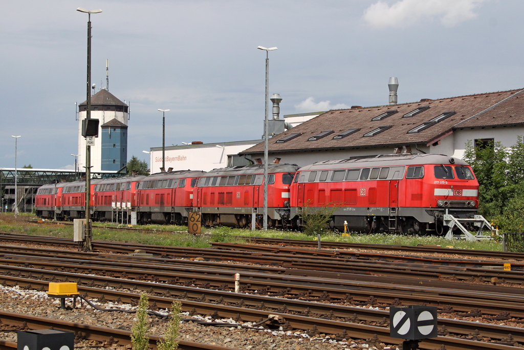 Die Werkstattreihe mit 217 017-3 in M�hldorf am 02,08,10
