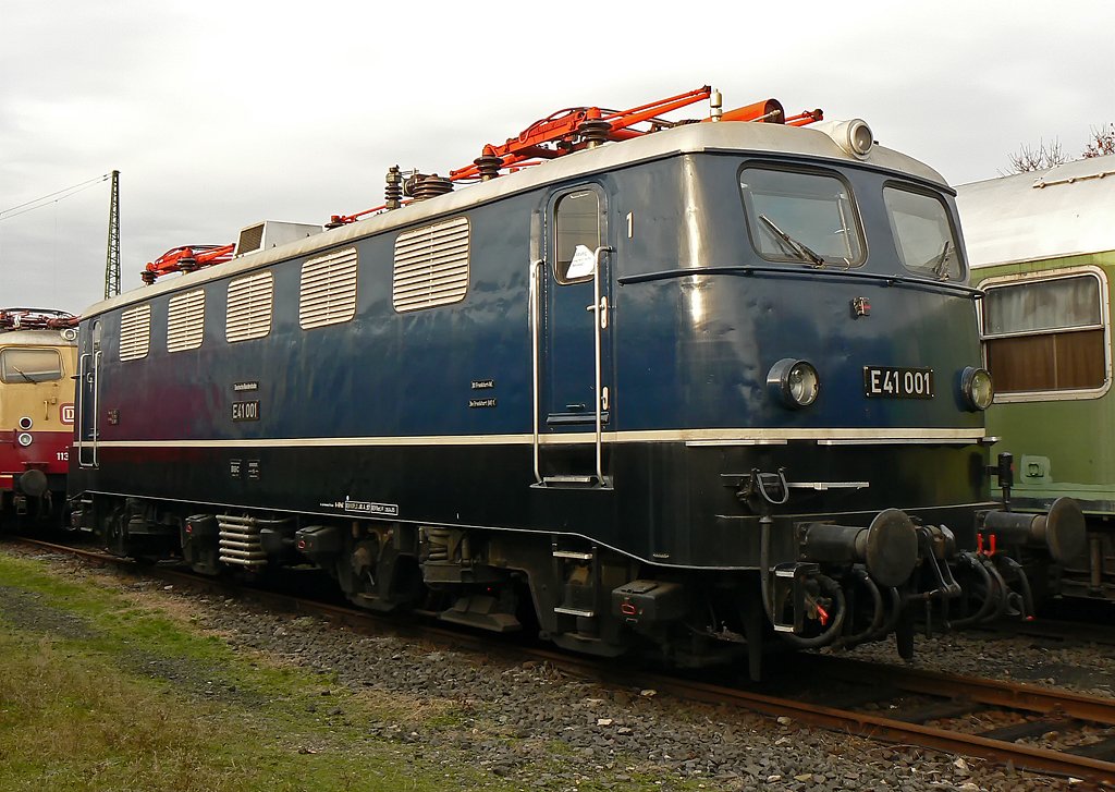 E41 001 , das Urgestein aller Einheitsloks, ausgestellt im DB Museum Koblenz (Nov.09)