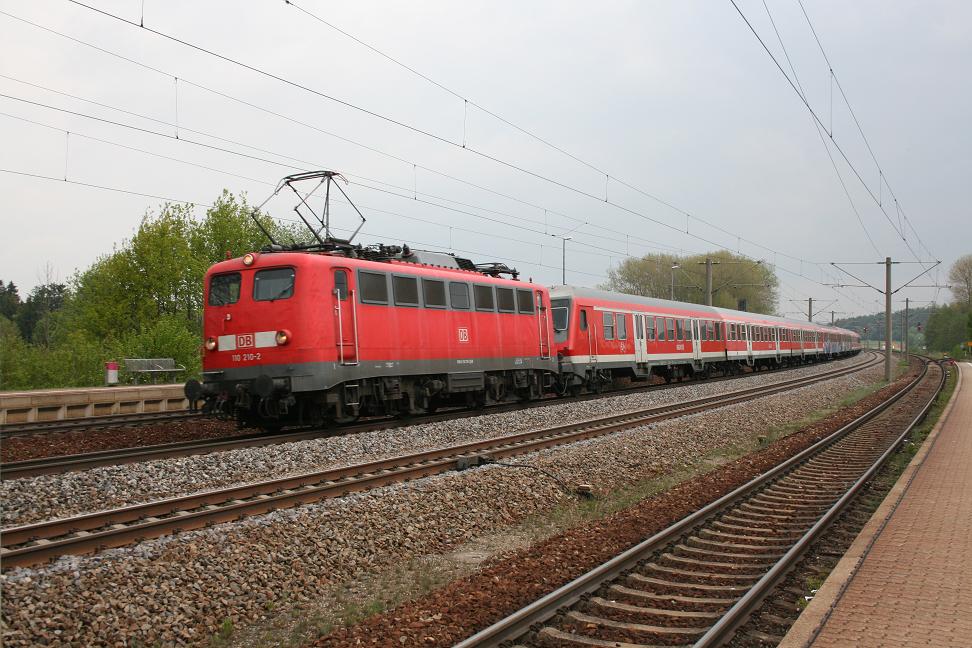 Ebenfals ein Sonderzug vom Kirchentag in M�nchen.Selbe Stelle