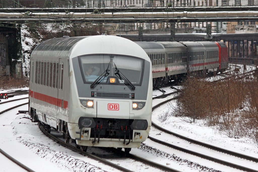 Ein IC bei der Ausfahrt aus Wuppertal Hbf am 28,01,10 