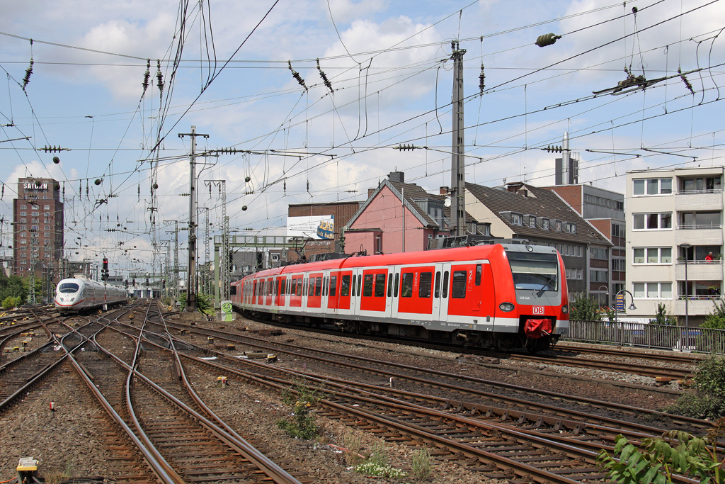 Ein ICE 3 und 423 544 vorm K�lner Hbf am 18,07,12